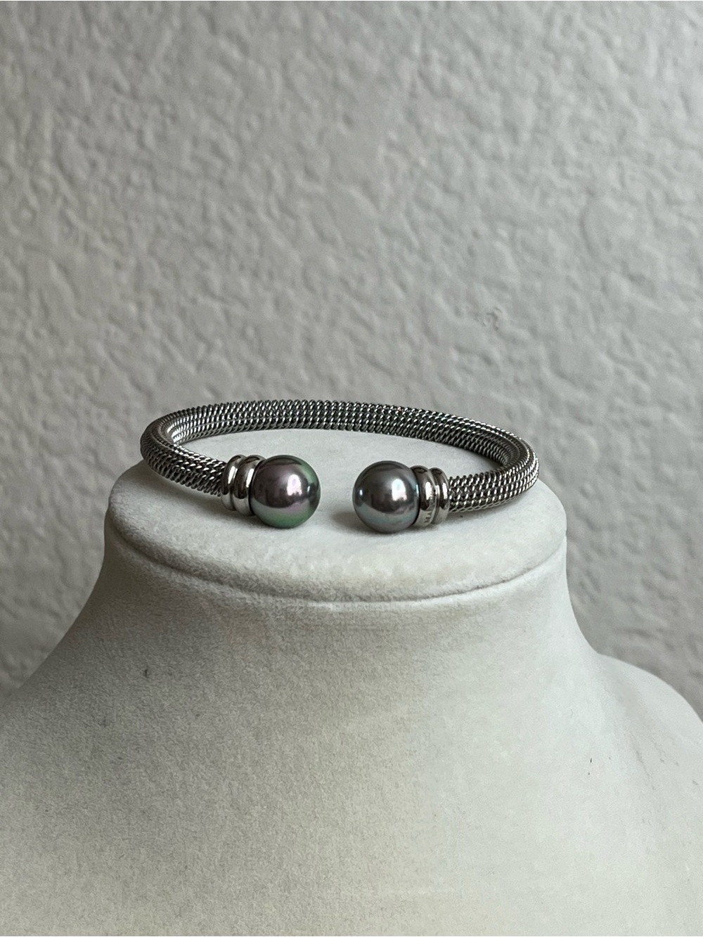 Majorica faux pearl cuff twisted bracelet grey pearl